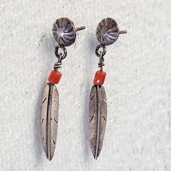 Sterling Silver FEATHER Dangle Earrings w/ orange coral? bead marked DF 925 - Picture 9 of 9